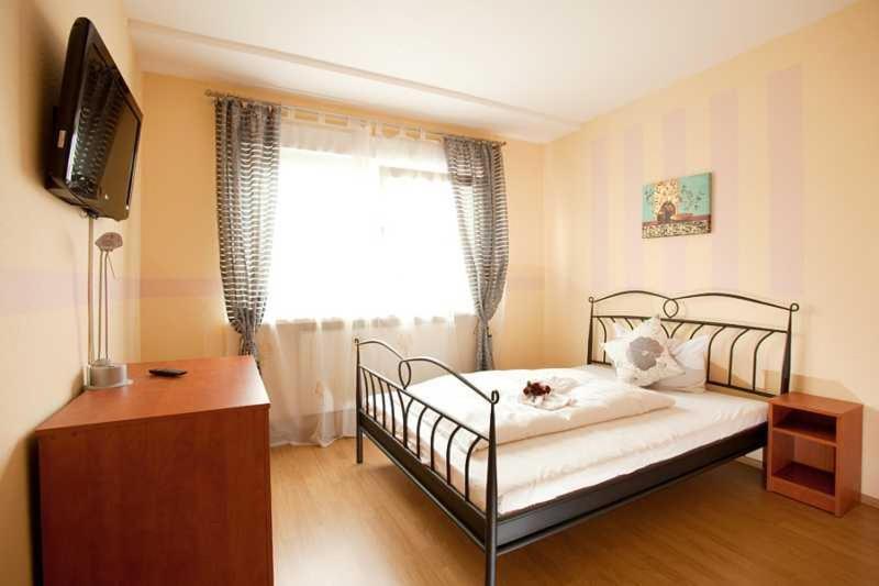 Hotel Jasmin Pforzheim Room photo